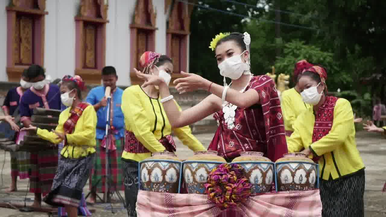 ชุมชนศิลปวัฒนธรรมอีสานล้านนาจำไก่