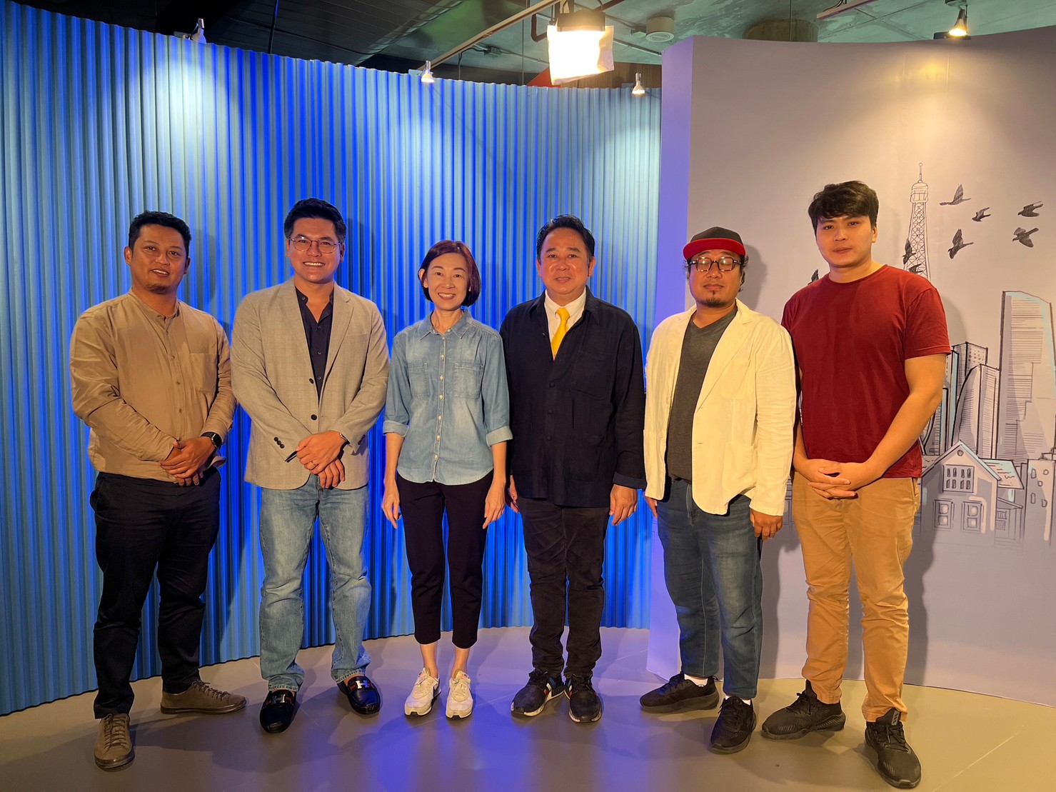 บุกกองถ่าย : เบื้องหลังการถ่ายสัมภาษณ์ผู้กำกับหนังสั้น 4 เรื่อง 4 พื้นที่ภาคอีสาน ชุดศิลป์๘เปี่ยง